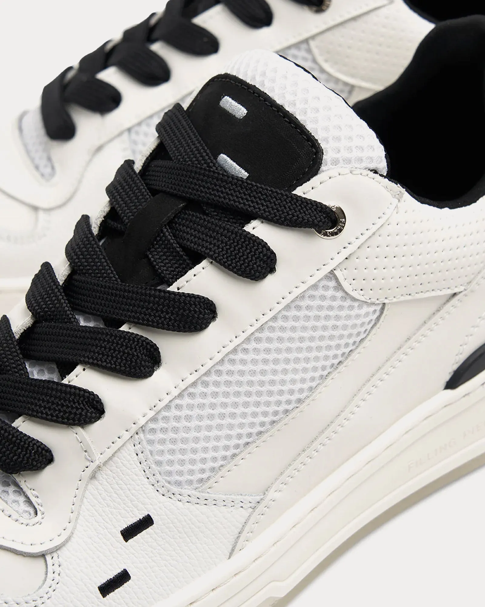 Cruiser Crumbs White / Black Low Top Sneakers