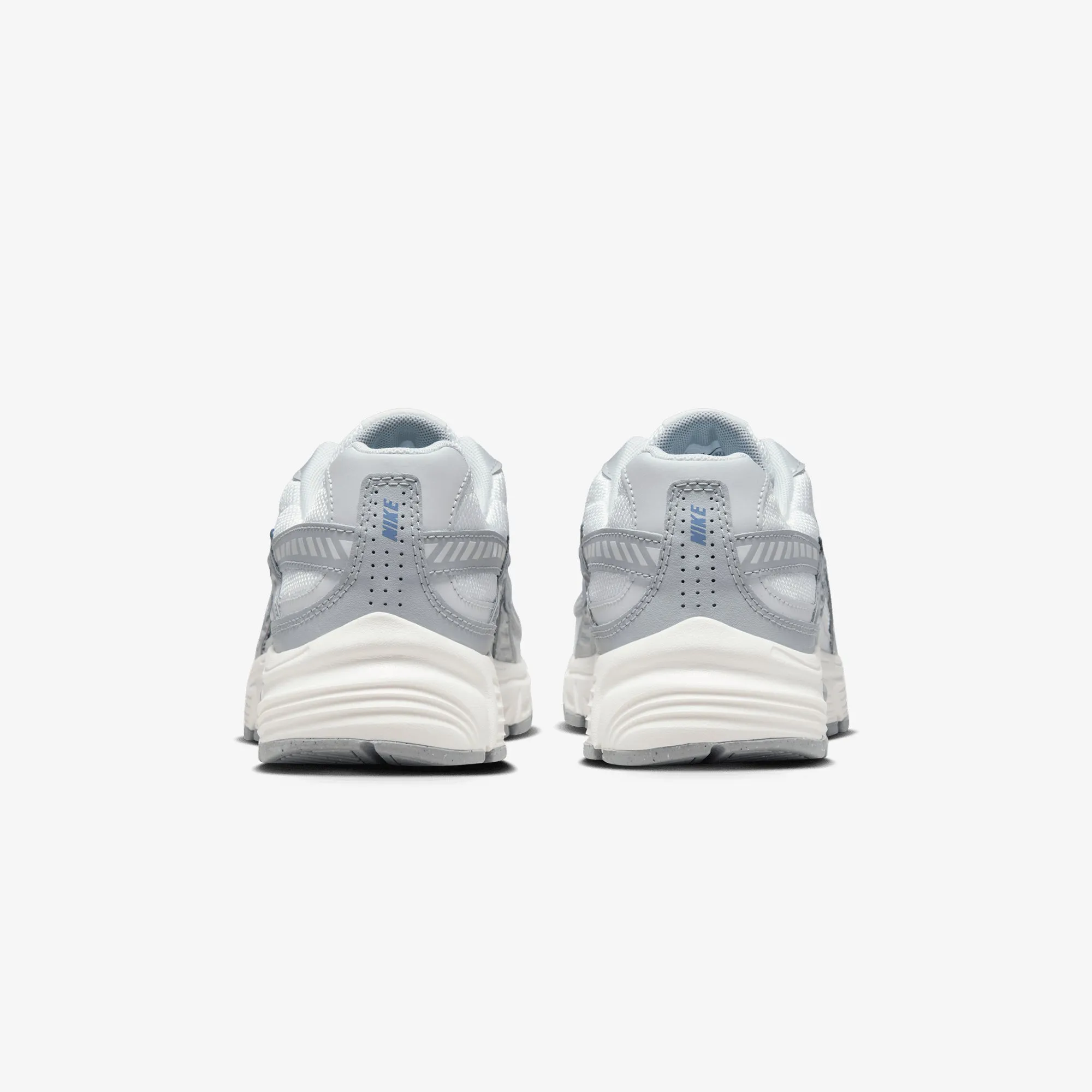 NIKE | WMN'S INITIATOR { SUMMIT WHITE/ASHEN SLATE-LT SMOKE GREY