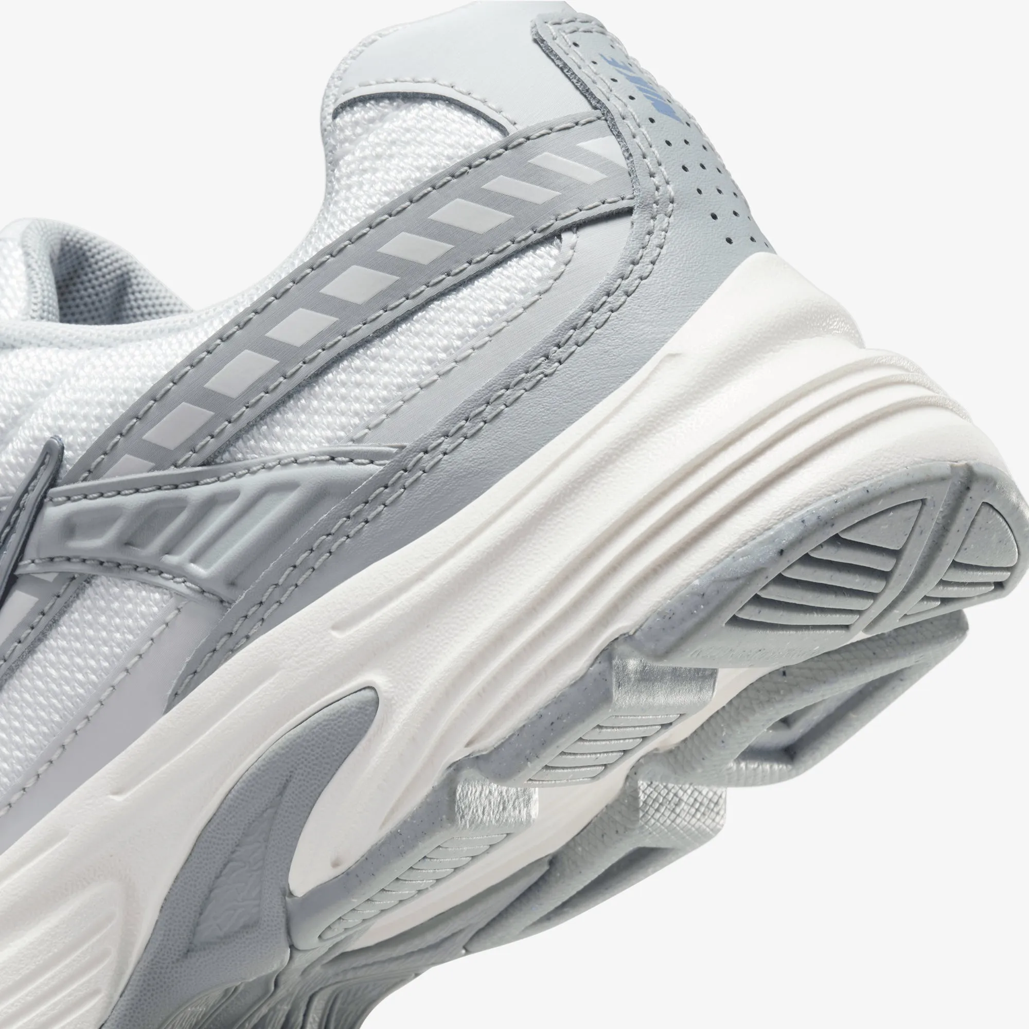 NIKE | WMN'S INITIATOR { SUMMIT WHITE/ASHEN SLATE-LT SMOKE GREY